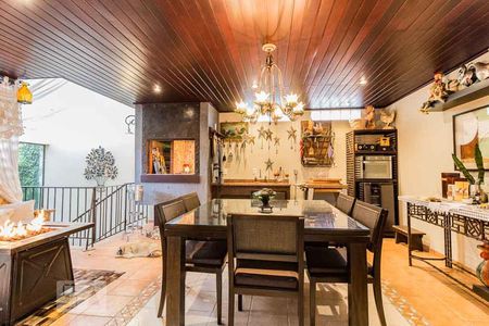 Casa à venda com 370m², 5 quartos e 4 vagas Casa à venda com 370m², 5 quartos e 4 vagasarea gourmet