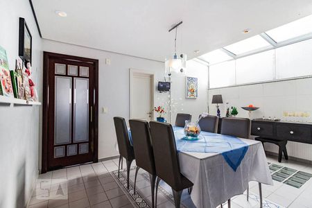 Casa à venda com 370m², 5 quartos e 4 vagas Casa à venda com 370m², 5 quartos e 4 vagasSala de Jantar