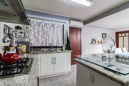 Casa à venda com 370m², 5 quartos e 4 vagas Casa à venda com 370m², 5 quartos e 4 vagasCozinha