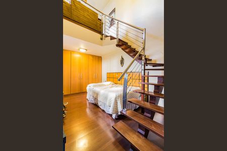 Casa à venda com 370m², 5 quartos e 4 vagas Casa à venda com 370m², 5 quartos e 4 vagasDormitório3