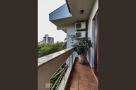 Casa à venda com 370m², 5 quartos e 4 vagas Casa à venda com 370m², 5 quartos e 4 vagasSacada