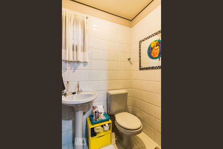 Casa à venda com 370m², 5 quartos e 4 vagas Casa à venda com 370m², 5 quartos e 4 vagasbanheiro5