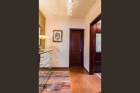 Casa à venda com 370m², 5 quartos e 4 vagas Casa à venda com 370m², 5 quartos e 4 vagasCloset do quarto