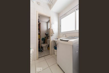 Apartamento à venda com 130m², 3 quartos e 2 vagas Apartamento à venda com 130m², 3 quartos e 2 vagasÁrea de serviço