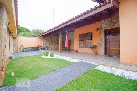 Casa à venda com 274m², 5 quartos e 4 vagasFachada
