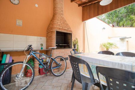 Casa à venda com 274m², 5 quartos e 4 vagasChurrasqueira