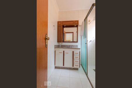 Casa à venda com 274m², 5 quartos e 4 vagasBanheiro da Suíte 03