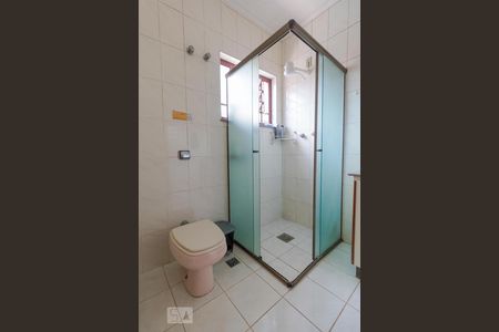 Casa à venda com 274m², 5 quartos e 4 vagasBanheiro da Suíte 02