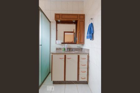 Casa à venda com 274m², 5 quartos e 4 vagasBanheiro da Suíte 02