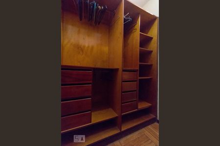 Casa à venda com 274m², 5 quartos e 4 vagasCloset da Suíte 01