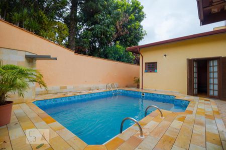 Casa à venda com 274m², 5 quartos e 4 vagasPiscina