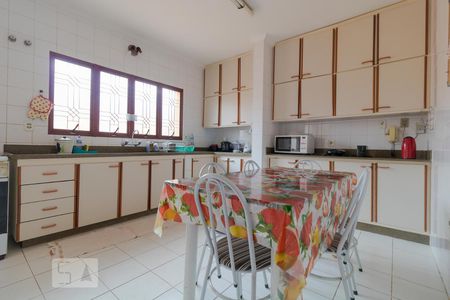 Casa à venda com 274m², 5 quartos e 4 vagasCozinha