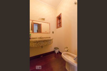 Casa à venda com 274m², 5 quartos e 4 vagasLavabo