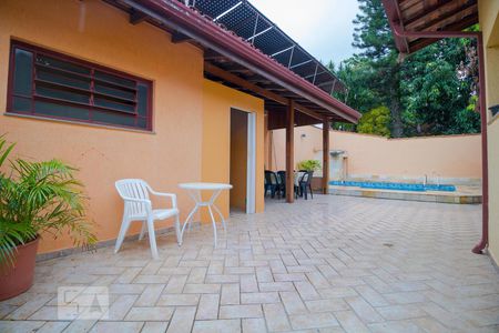 Casa à venda com 274m², 5 quartos e 4 vagasQuintal - Entrada da Edícula