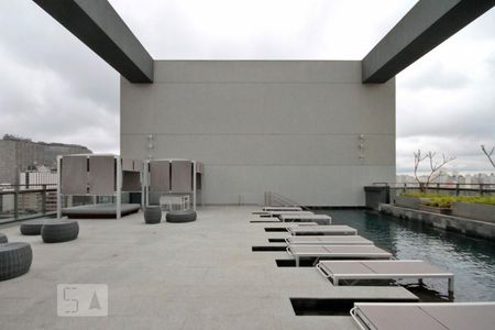 Studio à venda com 28m², 1 quarto e sem vagaPiscina