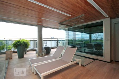 Studio à venda com 28m², 1 quarto e sem vagaPiscina