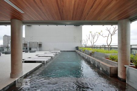 Studio à venda com 28m², 1 quarto e sem vagaPiscina