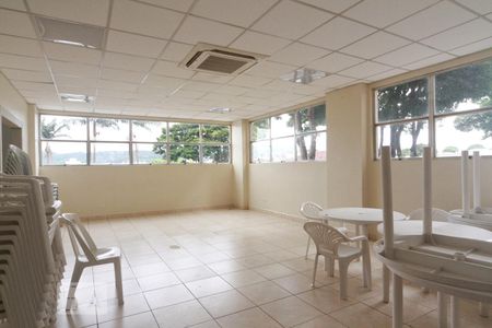 Apartamento à venda com 75m², 3 quartos e 1 vaga Apartamento à venda com 75m², 3 quartos e 1 vagaÁrea comum - Salão de festas