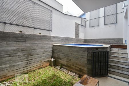 Casa à venda com 160m², 3 quartos e 2 vagas Casa à venda com 160m², 3 quartos e 2 vagasÁrea externa