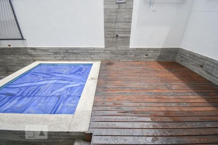 Casa à venda com 160m², 3 quartos e 2 vagas Casa à venda com 160m², 3 quartos e 2 vagasPiscina