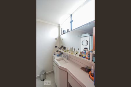Casa à venda com 160m², 3 quartos e 2 vagas Casa à venda com 160m², 3 quartos e 2 vagasSuíte 1 - banheiro