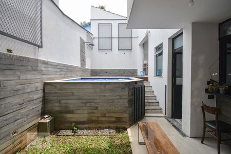 Casa à venda com 160m², 3 quartos e 2 vagas Casa à venda com 160m², 3 quartos e 2 vagasÁrea externa