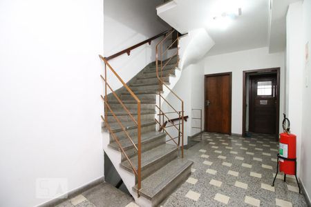 Escada de apartamento para alugar com 2 quartos, 84m² em Petrópolis, Porto Alegre