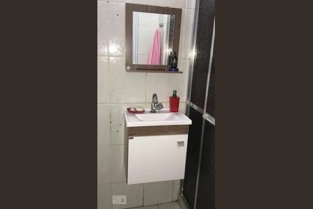 Banheiro de kitnet/studio para alugar com 1 quarto, 24m² em Laranjeiras, Rio de Janeiro