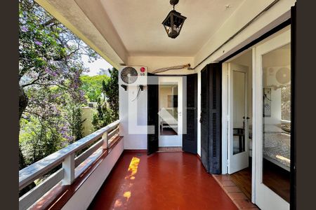 Casa à venda com 350m², 5 quartos e 6 vagas Casa à venda com 350m², 5 quartos e 6 vagasSacada Suíte 2 e Quarto 3