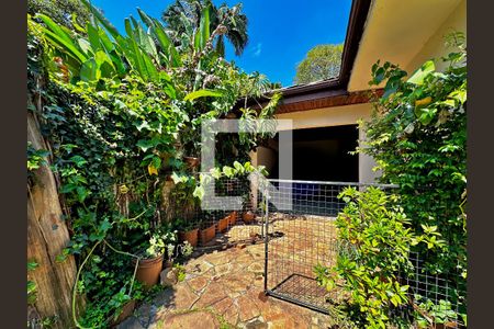 Casa à venda com 350m², 5 quartos e 6 vagas Casa à venda com 350m², 5 quartos e 6 vagasGaragem
