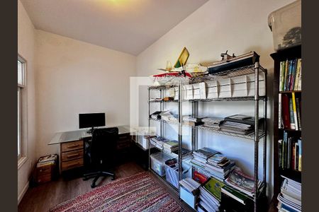 Casa à venda com 350m², 5 quartos e 6 vagas Casa à venda com 350m², 5 quartos e 6 vagasAntisala Suíte 1
