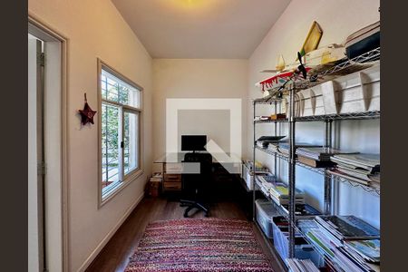 Casa à venda com 350m², 5 quartos e 6 vagas Casa à venda com 350m², 5 quartos e 6 vagasAntisala Suíte 1