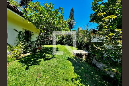 Casa à venda com 350m², 5 quartos e 6 vagas Casa à venda com 350m², 5 quartos e 6 vagasQuintal