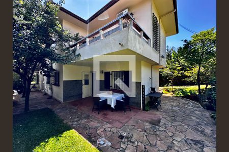 Casa à venda com 350m², 5 quartos e 6 vagas Casa à venda com 350m², 5 quartos e 6 vagasQuintal