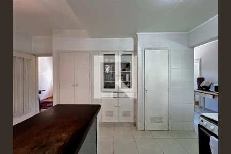 Casa à venda com 350m², 5 quartos e 6 vagas Casa à venda com 350m², 5 quartos e 6 vagasCozinha