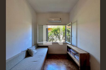 Casa à venda com 350m², 5 quartos e 6 vagas Casa à venda com 350m², 5 quartos e 6 vagasQuarto 4