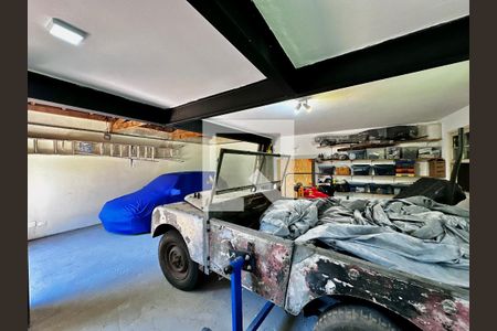 Casa à venda com 350m², 5 quartos e 6 vagas Casa à venda com 350m², 5 quartos e 6 vagasGaragem