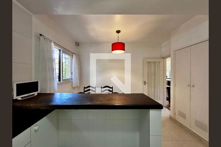 Casa à venda com 350m², 5 quartos e 6 vagas Casa à venda com 350m², 5 quartos e 6 vagasCozinha
