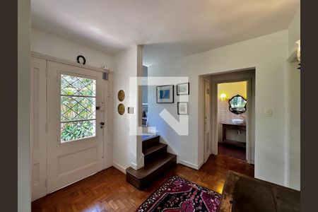 Casa à venda com 350m², 5 quartos e 6 vagas Casa à venda com 350m², 5 quartos e 6 vagasHall Entrada Casa