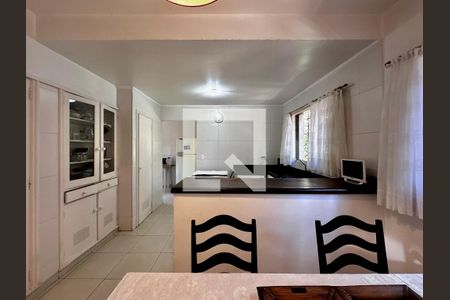 Casa à venda com 350m², 5 quartos e 6 vagas Casa à venda com 350m², 5 quartos e 6 vagasCozinha