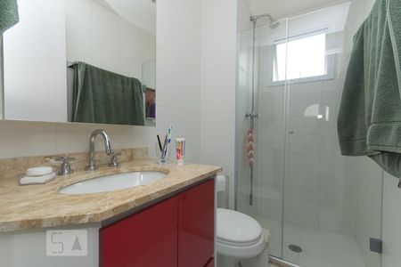 Apartamento à venda com 65m², 2 quartos e 2 vagas Apartamento à venda com 65m², 2 quartos e 2 vagasBanheiro do quarto 2 suíte