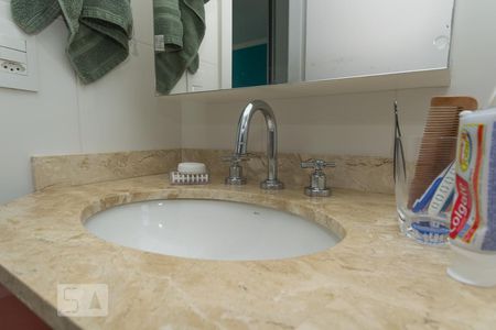 Apartamento à venda com 65m², 2 quartos e 2 vagas Apartamento à venda com 65m², 2 quartos e 2 vagasDetalhe do banheiro do quarto 2 suíte