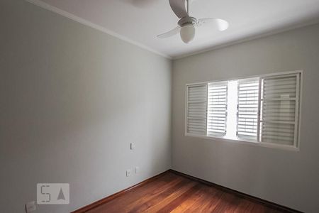 Casa à venda com 217m², 3 quartos e 2 vagas Casa à venda com 217m², 3 quartos e 2 vagasQuarto 2