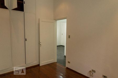 Casa à venda com 240m², 5 quartos e 3 vagas Casa à venda com 240m², 5 quartos e 3 vagasQuarto 3