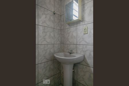 Banheiro de casa para alugar com 2 quartos, 100m² em Vila Lúcia, São Paulo