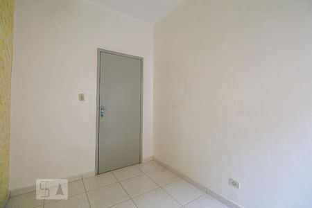 Quarto 2 de casa para alugar com 2 quartos, 100m² em Vila Lúcia, São Paulo