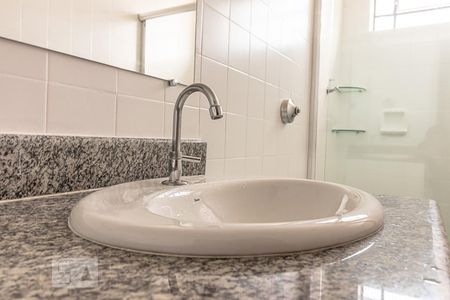Banheiro de apartamento para alugar com 2 quartos, 65m² em Santa Inês, Belo Horizonte