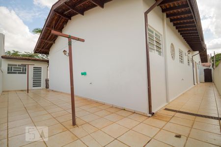 Casa à venda com 250m², 4 quartos e 4 vagas Casa à venda com 250m², 4 quartos e 4 vagasQuintal