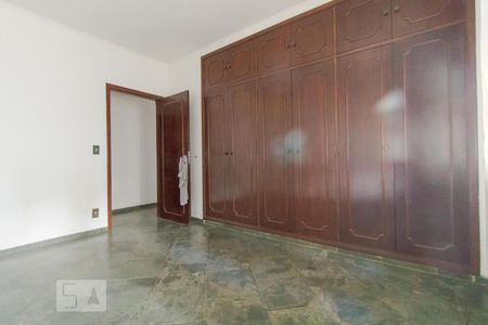 Casa à venda com 250m², 4 quartos e 4 vagas Casa à venda com 250m², 4 quartos e 4 vagasQuarto 01