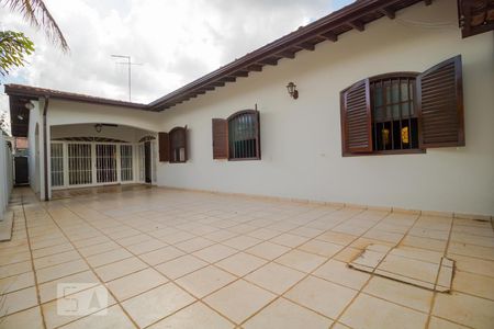Casa à venda com 250m², 4 quartos e 4 vagas Casa à venda com 250m², 4 quartos e 4 vagasQuintal